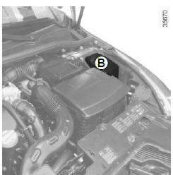 Fusibles en el compartimiento del motor B